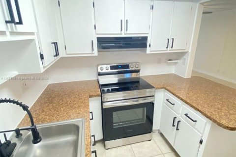 Купить кондоминиум в Лодерхилл, Флорида 1 спальня, 74.32м2, № 1985564 - фото 3