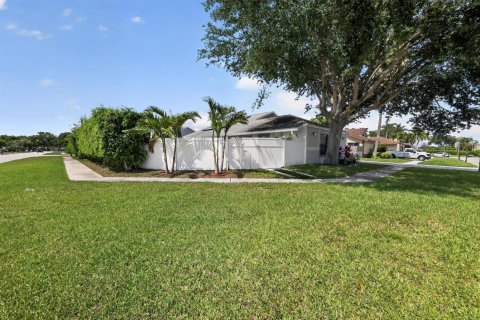 Villa ou maison à vendre à Boca Raton, Floride: 4 chambres, 174.1 m2 № 2417379 - photo 2