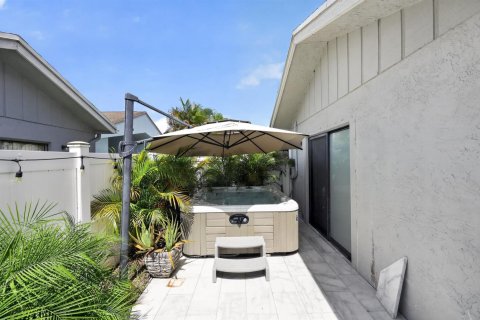 Villa ou maison à vendre à Boca Raton, Floride: 4 chambres, 174.1 m2 № 2417379 - photo 5