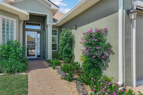 House in Winter Haven, Florida 3 bedrooms, 214.79 sq.m. № 2395892 - photo 2
