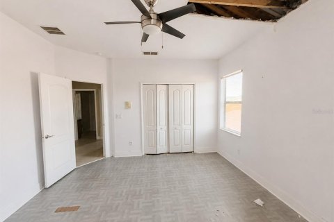 Casa en venta en Kissimmee, Florida, 5 dormitorios, 291.71 m2 № 2201101 - foto 10