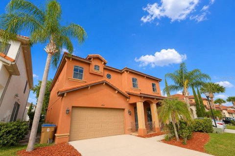 Casa en venta en Kissimmee, Florida, 5 dormitorios, 291.71 m2 № 2201101 - foto 2