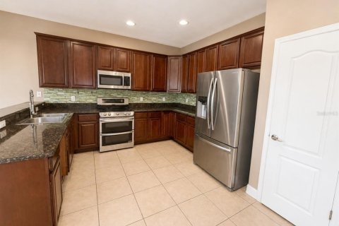 Casa en venta en Kissimmee, Florida, 5 dormitorios, 291.71 m2 № 2201101 - foto 4