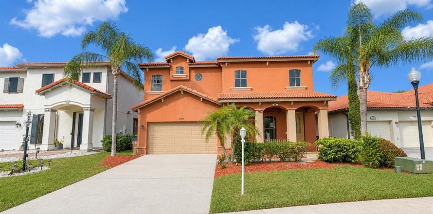 Casa en Kissimmee, Florida 5 dormitorios, 291.71 m2 № 2201101