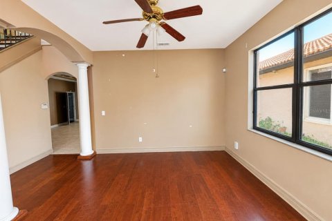 Casa en venta en Kissimmee, Florida, 5 dormitorios, 291.71 m2 № 2201101 - foto 5