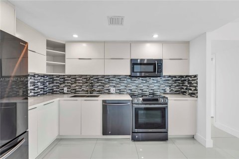 Copropriété à vendre à Sunny Isles Beach, Floride: 2 chambres, 126.07 m2 № 1836066 - photo 6