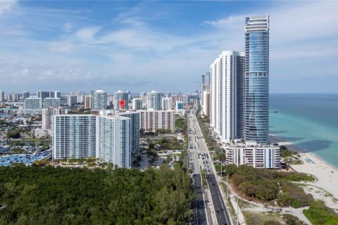 Copropriété à vendre à Sunny Isles Beach, Floride: 2 chambres, 126.07 m2 № 1836066 - photo 1
