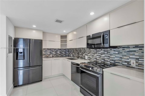 Copropriété à vendre à Sunny Isles Beach, Floride: 2 chambres, 126.07 m2 № 1836066 - photo 7