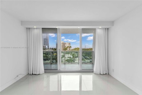 Copropriété à vendre à Sunny Isles Beach, Floride: 2 chambres, 126.07 m2 № 1836066 - photo 21