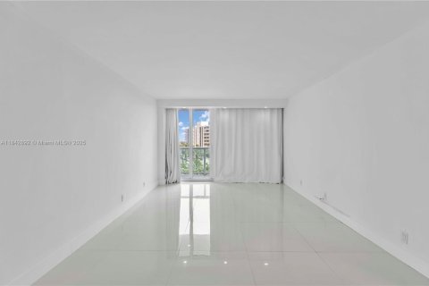 Copropriété à vendre à Sunny Isles Beach, Floride: 2 chambres, 126.07 m2 № 1836066 - photo 11