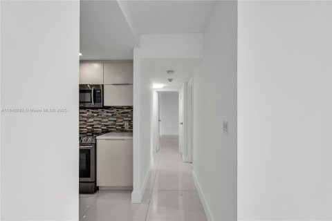 Copropriété à vendre à Sunny Isles Beach, Floride: 2 chambres, 126.07 m2 № 1836066 - photo 8