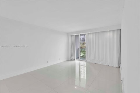 Copropriété à vendre à Sunny Isles Beach, Floride: 2 chambres, 126.07 m2 № 1836066 - photo 10
