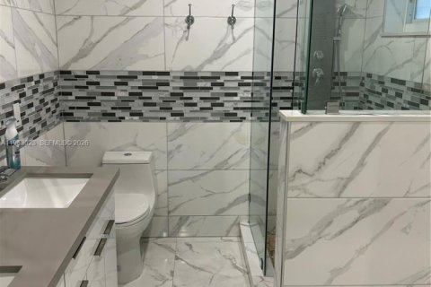 Villa ou maison à louer à Miami, Floride: 4 chambres, 174.28 m2 № 2023968 - photo 16