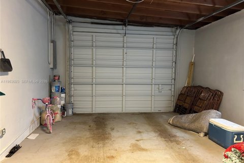 Villa ou maison à louer à Miami, Floride: 4 chambres, 174.28 m2 № 2023968 - photo 21