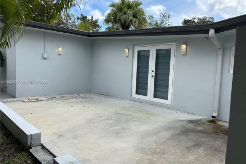 Villa ou maison à louer à Miami, Floride: 4 chambres, 174.28 m2 № 2023968 - photo 11