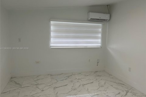 Villa ou maison à louer à Miami, Floride: 4 chambres, 174.28 m2 № 2023968 - photo 17