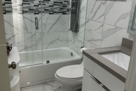 Villa ou maison à louer à Miami, Floride: 4 chambres, 174.28 m2 № 2023968 - photo 19