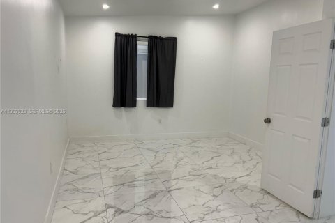 Villa ou maison à louer à Miami, Floride: 4 chambres, 174.28 m2 № 2023968 - photo 15