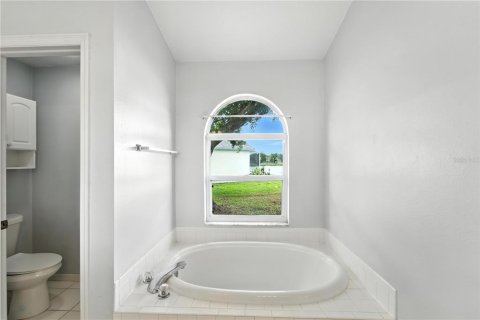 House in Brandon, Florida 3 bedrooms, 188.41 sq.m. № 1813702 - photo 16