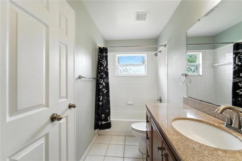 House in Brandon, Florida 3 bedrooms, 188.41 sq.m. № 1813702 - photo 25