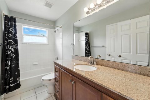 House in Brandon, Florida 3 bedrooms, 188.41 sq.m. № 1813702 - photo 24