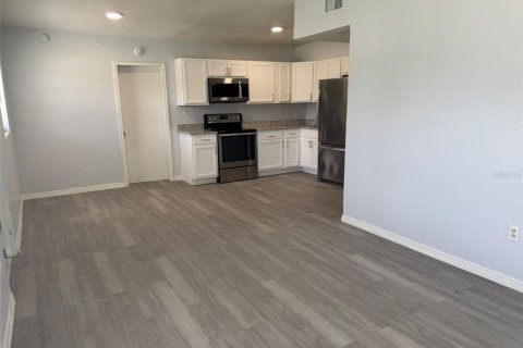 Casa en alquiler en Orlando, Florida, 4 dormitorios, 97.83 m2 № 1767137 - foto 4