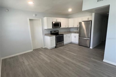 Casa en alquiler en Orlando, Florida, 4 dormitorios, 97.83 m2 № 1767137 - foto 15
