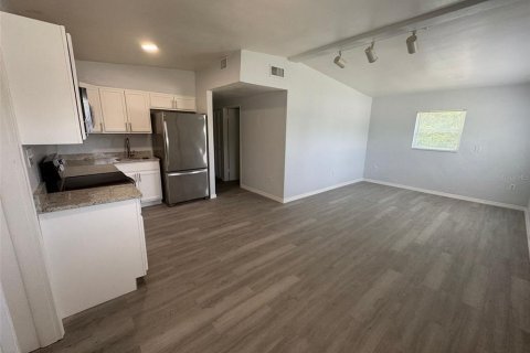 Casa en alquiler en Orlando, Florida, 4 dormitorios, 97.83 m2 № 1767137 - foto 2
