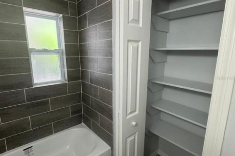 Casa en alquiler en Orlando, Florida, 4 dormitorios, 97.83 m2 № 1767137 - foto 17