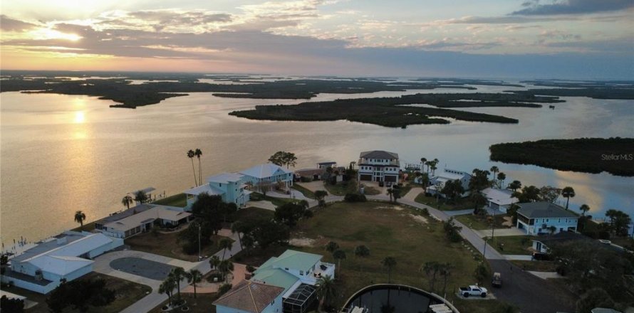 Terreno en Crystal River, Florida № 2167823