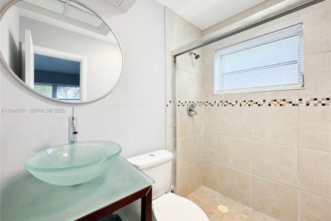 House in Fort Lauderdale, Florida 4 bedrooms, 148.46 sq.m. № 2002882 - photo 7
