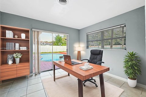 House in Fort Lauderdale, Florida 4 bedrooms, 148.46 sq.m. № 2002882 - photo 10