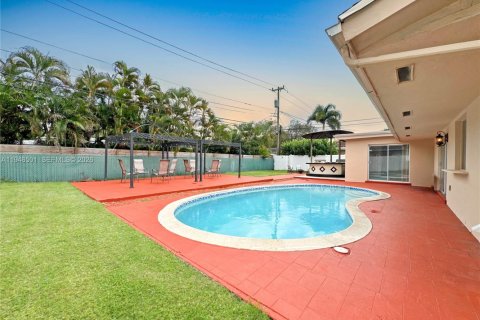 Casa en alquiler en Fort Lauderdale, Florida, 4 dormitorios, 148.46 m2 № 2002882 - foto 1