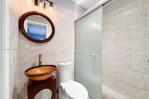 House in Fort Lauderdale, Florida 4 bedrooms, 148.46 sq.m. № 2002882 - photo 5