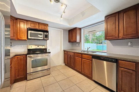 House in Fort Lauderdale, Florida 4 bedrooms, 148.46 sq.m. № 2002882 - photo 28