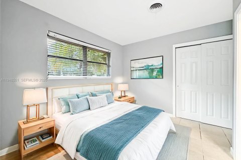 House in Fort Lauderdale, Florida 4 bedrooms, 148.46 sq.m. № 2002882 - photo 6