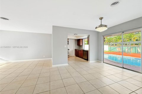 House in Fort Lauderdale, Florida 4 bedrooms, 148.46 sq.m. № 2002882 - photo 25