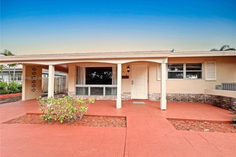 House in Fort Lauderdale, Florida 4 bedrooms, 148.46 sq.m. № 2002882 - photo 19