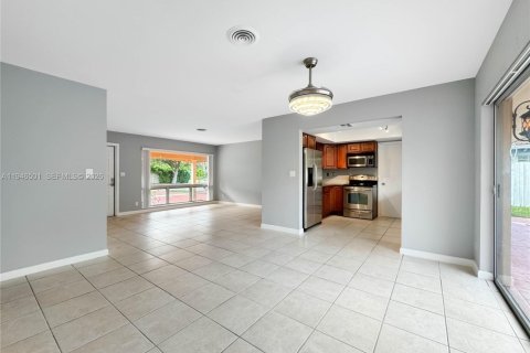 House in Fort Lauderdale, Florida 4 bedrooms, 148.46 sq.m. № 2002882 - photo 26