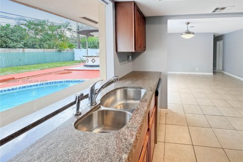 House in Fort Lauderdale, Florida 4 bedrooms, 148.46 sq.m. № 2002882 - photo 29
