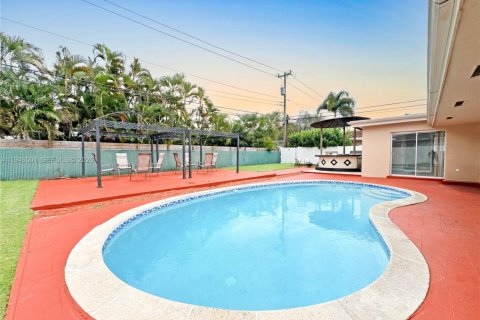 House in Fort Lauderdale, Florida 4 bedrooms, 148.46 sq.m. № 2002882 - photo 15