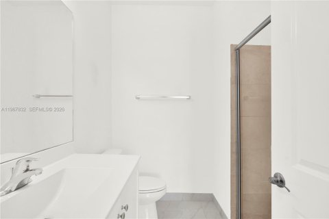 Casa en venta en Miami, Florida, 5 dormitorios, 264.31 m2 № 2029946 - foto 20