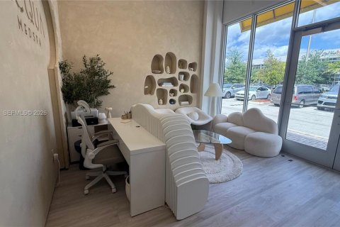 Commercial property in Sweetwater, Florida № 2069583 - photo 9