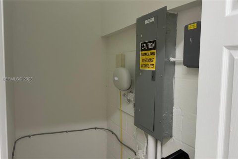 Commercial property in Sweetwater, Florida № 2069583 - photo 17