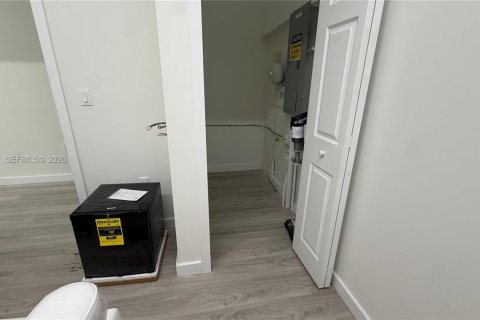 Commercial property in Sweetwater, Florida № 2069583 - photo 16