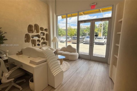 Commercial property in Sweetwater, Florida № 2069583 - photo 8