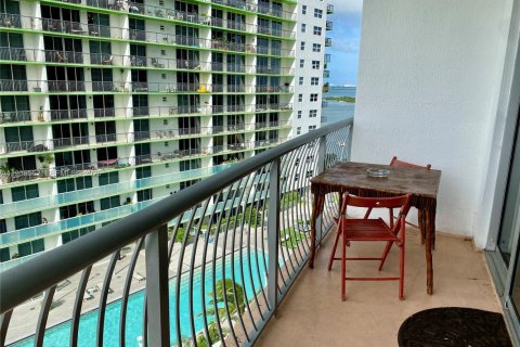 Condominio en alquiler en Miami, Florida, 1 dormitorio, 73.49 m2 № 2152666 - foto 3