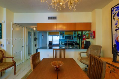 Condominio en alquiler en Miami, Florida, 1 dormitorio, 73.49 m2 № 2152666 - foto 11