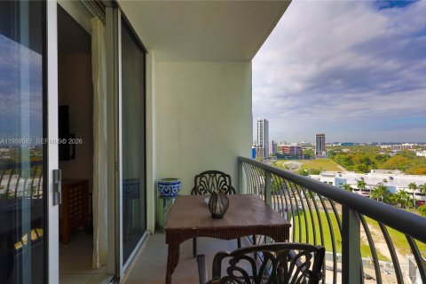 Condominio en alquiler en Miami, Florida, 1 dormitorio, 73.49 m2 № 2152666 - foto 18