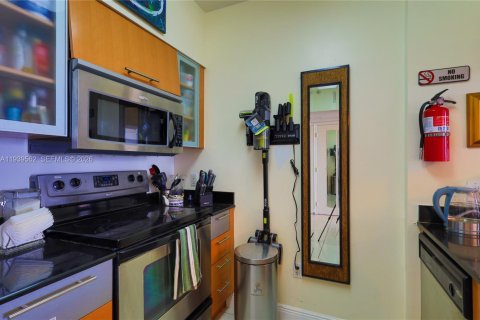 Condominio en alquiler en Miami, Florida, 1 dormitorio, 73.49 m2 № 2152666 - foto 17